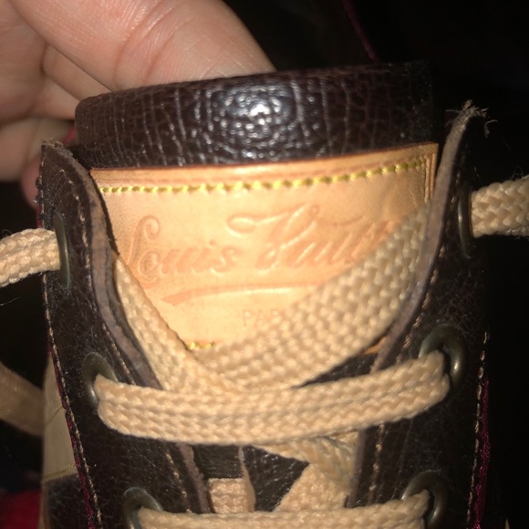 Louis Vuitton Authentic sneakers size 39 - Picture 2 of 9